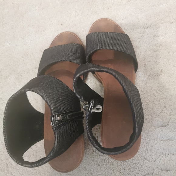 TOMS size 11 denim Majorca cutout sandals - Picture 7 of 10